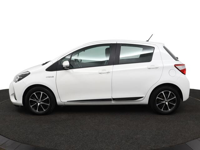 Toyota YARIS 1.5 Hybrid Design Sport | Cruise Control | Airco | Achteruitrijcamera | Lichtmetalen velgen |
