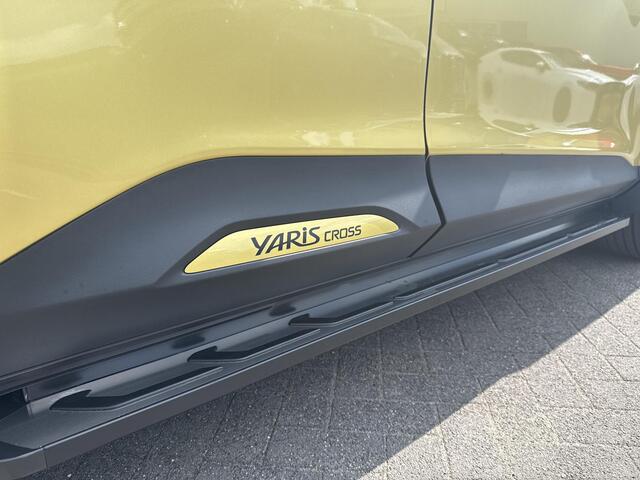 Toyota YARIS Cross 1.5 Hybrid Launch Edition | Panoramadak | Navigatie | Treeplanken | Stoel en stuurverwarming