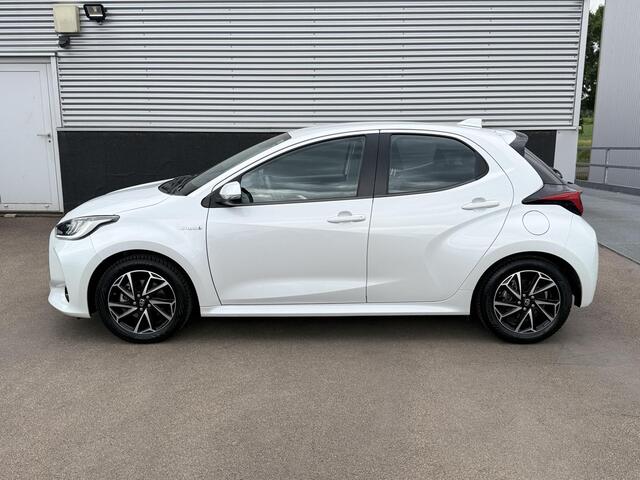 Toyota YARIS 1.5 Hybrid First Edition Nieuw geleverd en dealeronderhouden, Trekhaak, Navigatie, LED, Smart Key, Smart Key