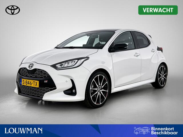 Toyota YARIS 1.5 Hybrid GR Sport Premium Pack | BTW Voertuig | JBL | Head-Up Display | Dodehoek detectie | Panoramadak | Stoel+stuurverwarming | Parkeersensoren voor+ achter | Draadloze telefoonlader | Cruise control adaptive |