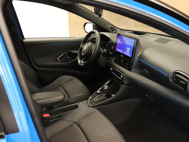 Toyota YARIS 1.5 Hybrid 130 Launch Edition - ORIGINEEL NEDERLANDSE AUTO - AFKOMSTIG VAN 1E EIGENAAR - DEELS LEDEREN BEKLEDING - PARKEERSENSOREN VOOR/ ACHTER - NAVIGATIE - HEAD UP DISPLAY - STUUR EN STOELVERWARMING - 17 INCH LICHT METALEN VELGEN - JBL AUDIO - DODEHOEK 