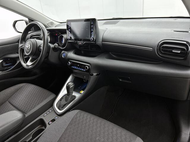Toyota YARIS 1.5 Hybrid Style bi-tone | Head-Up Display| Parkeersensoren voor+achter | Dodehoek detectie | Draadloze telefoonlader | Keyless Entry/Start | Navigatie | Apple CarPlay/ Android auto |