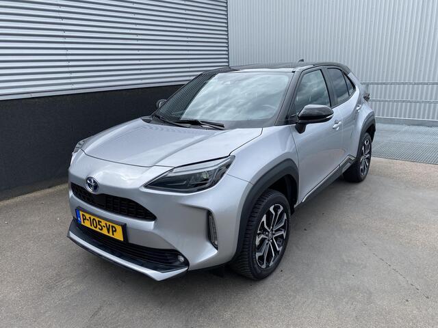Toyota YARIS Cross 1.5 Hybrid First Edition / bitone / NL auto / unieke km stand! / absolute nieuw staat!