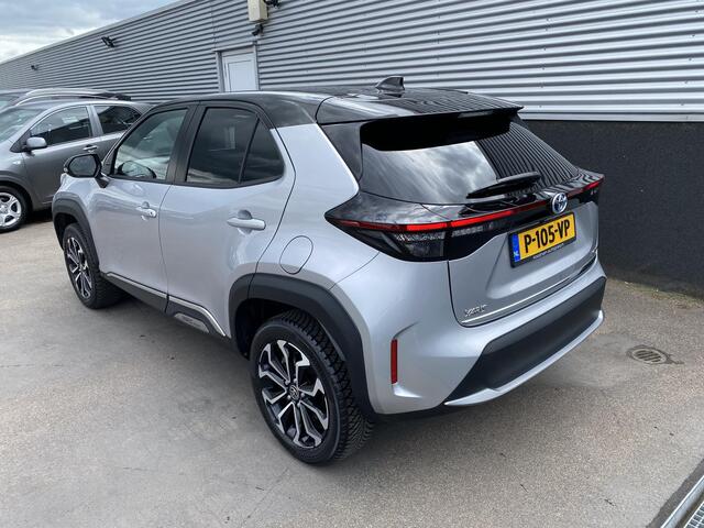 Toyota YARIS Cross 1.5 Hybrid First Edition / bitone / NL auto / unieke km stand! / absolute nieuw staat!