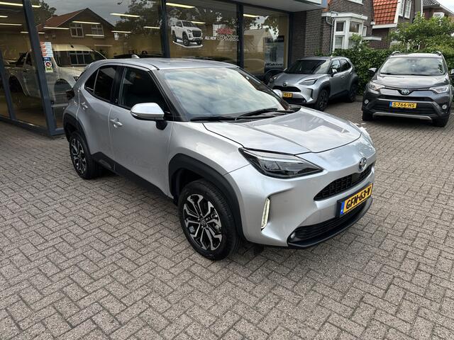 Toyota YARIS Cross 1.5 Hybrid Executive Limited dodehoekdetectie / stoelverwarming / stuurwielverwarming / parkeersensoren voor + achter / Navigatie / Apple Carplay / Android Auto / parkeercamera / 10 jaar Toyota garantie / rijklaarprijs incl. Toyota Pechhulppas