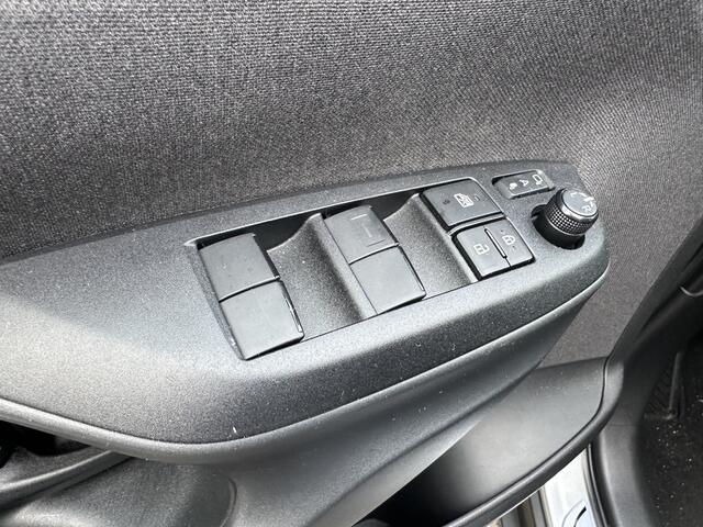 Toyota YARIS Cross 1.5 Hybrid Executive Limited dodehoekdetectie / stoelverwarming / stuurwielverwarming / parkeersensoren voor + achter / Navigatie / Apple Carplay / Android Auto / parkeercamera / 10 jaar Toyota garantie / rijklaarprijs incl. Toyota Pechhulppas