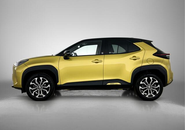 Toyota YARIS Cross 1.5 Hybrid First Edition + | BTW voertuig | Dodehoek detectie | Stoel+stuurverwarming | Elektrische achterklep | Parkeersensoren voor+achter | Draadloze telefoonlader | Apple CarPlay/Android Auto |