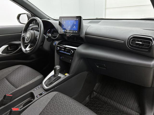 Toyota YARIS Cross 1.5 Hybrid First Edition + | BTW voertuig | Dodehoek detectie | Stoel+stuurverwarming | Elektrische achterklep | Parkeersensoren voor+achter | Draadloze telefoonlader | Apple CarPlay/Android Auto |