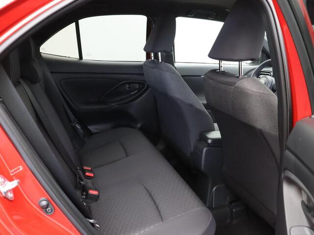 Toyota YARIS Cross 1.5 Hybrid 130 Dynamic | Stoelverwarming | Stuurwielverwarming | Apple Carplay & Android Auto | 10 jaar garantie |