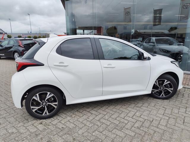 Toyota YARIS 1.5 Hybrid 115 Dynamic | Sensoren v/a | Stuur & Stoelverwarming