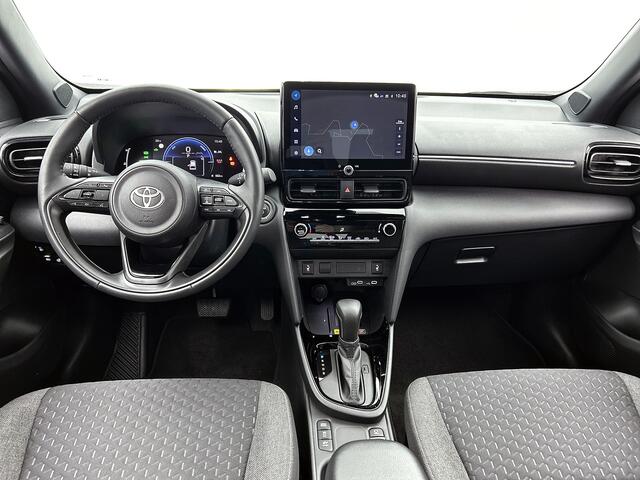 Toyota YARIS Cross 1.5 Hybrid 115 First Edition Comfort Pack | BTW voertuig | Dodehoek detectie | Stuur+stoelverwarming | Parkeersensoren voor+achter | Apple CarPlay/Android auto | achteruitrijcamera |