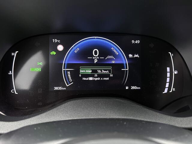 Toyota YARIS Cross 1.5 Hybrid 130 Dynamic Comfort Pack | BTW voertuig | Dodehoek detectie | Stoel+stuurverwarming | Parkeersensoren voor+achter | Apple CarPlay/Android auto | Climate control | Achteruitrijcamera |