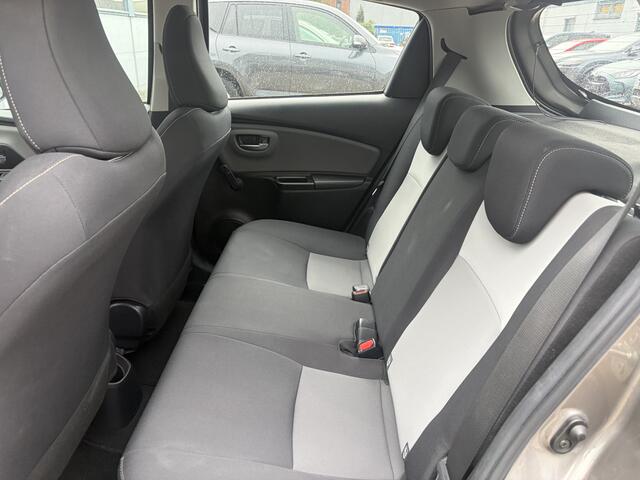 Toyota YARIS 1.5 Hybrid Design NL Auto Dealer Onderhouden Navi Clima Cruise Carplay