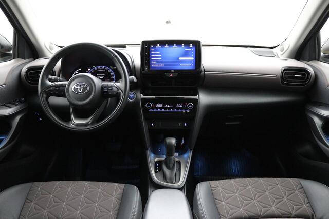 Toyota YARIS Cross 1.5 Hybrid Executive | leder-Stof bekleding | Trekhaak | Parkeersensoren | Navigatie |