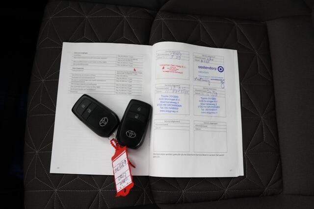 Toyota YARIS Cross 1.5 Hybrid Executive | leder-Stof bekleding | Trekhaak | Parkeersensoren | Navigatie |