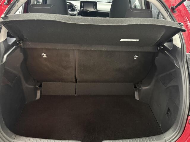 Toyota YARIS 1.5 Hybrid Dynamic 1e eigenaar, garantie tot 2032! Veel opties en rijplezier!
