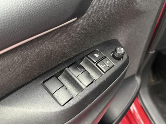 Toyota YARIS 1.5 Hybrid Dynamic 1e eigenaar, garantie tot 2032! Veel opties en rijplezier!