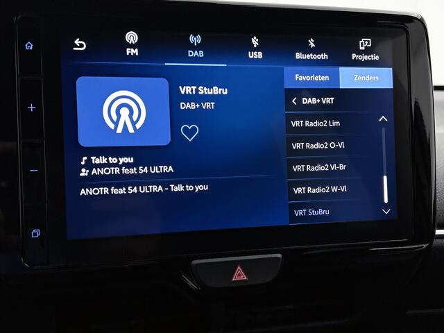 Toyota YARIS 1.5 Hybrid Style | BTW voertuig | Head-Up Display | Stoel+stuurverwarming | Draadloze telefoonlader | Navigatie | Apple CarPlay/Android Auto |