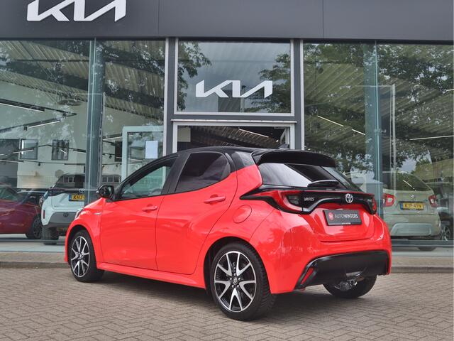 Toyota YARIS 1.5 Hybrid Executive Launch Edition | Bi-Tone | Head-up Display | Stoelverwarming | Camera | 17" LMV | Trekhaak