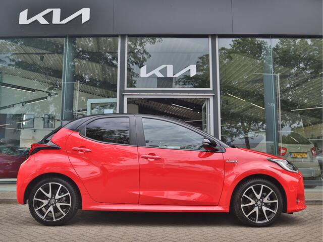 Toyota YARIS 1.5 Hybrid Executive Launch Edition | Bi-Tone | Head-up Display | Stoelverwarming | Camera | 17" LMV | Trekhaak