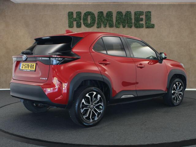 Toyota YARIS Cross 1.5 Hybrid Team D - PARKEERSENSOREN VOOR/ ACHTER - DODEHOEK DETECTIE - 17 INCH LICHT METALEN VELGEN - STUUR VERWARMD - VOORRUITVERWARMING - KEYLESS ENTRY/ START - VOORSTOELEN VERWARMD - PASSAGIERSSTOEL IN HOOGTE VERSTELBAAR - DAB AUDIO - NAVIGATIE
