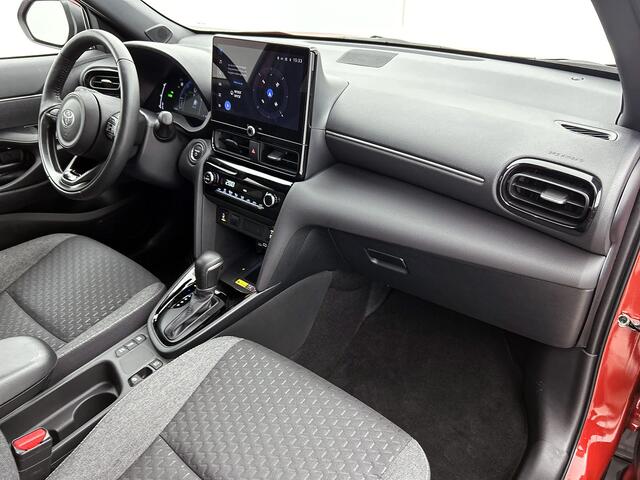 Toyota YARIS Cross 1.5 Hybrid 115 First Edition + | BTW voertuig | Stoel+stuurverwarming | Draadloze telefoonlader | Apple CarPlay/Android auto | Cruise control adaptive | Climate control | Achteruitrijcamera |