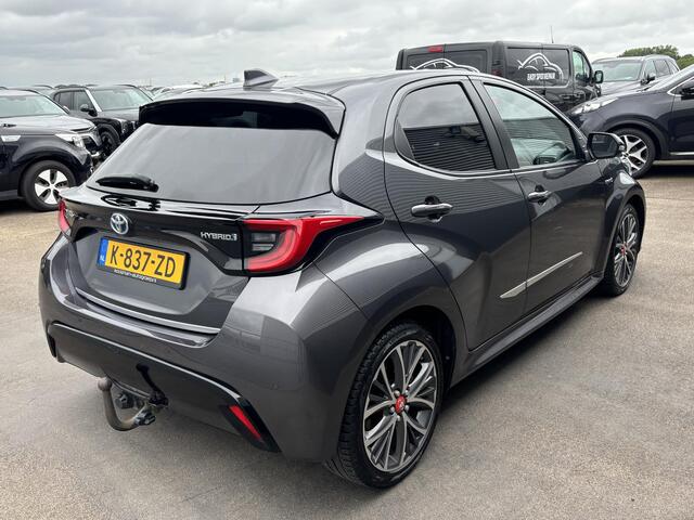 Toyota YARIS 1.5 Hybrid Executive Nieuw geleverd en dealeronderhouden, Trekhaak, JBL, Dodehoekdetectie, Stoelverwarming, HUD, LED, Parkeersensoren voor + achter