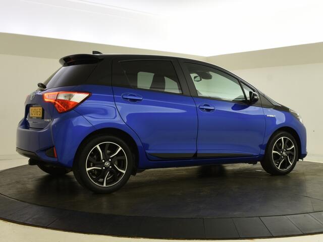 Toyota YARIS 1.5 Hybrid Bi-Tone Plus | Panoramadak | Trekhaak | Navigatie