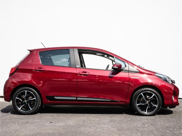 Toyota YARIS 1.5 Hybrid Volcano Edition Panoramadak/ Navigatie/ Climate control/ Cruise control/ Lmv