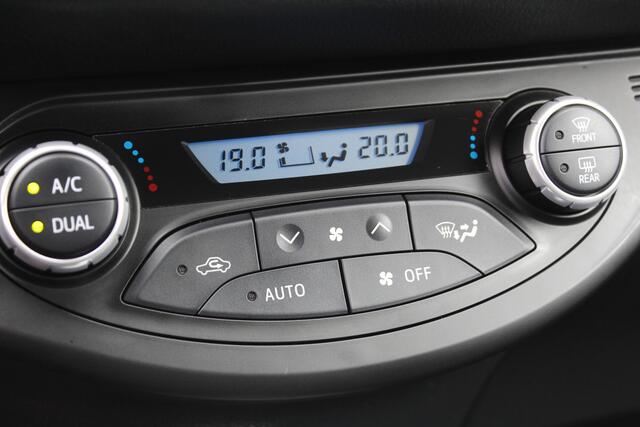 Toyota YARIS 1.5 Hybrid GR-Sport | Rijklaar | 'Trekhaak' | Apple/Android | Half-leder | Keyless | 17" | Clima | Camera | Dealer onderhouden | NL-auto