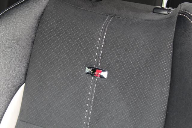 Toyota YARIS 1.5 Hybrid GR-Sport | Rijklaar | 'Trekhaak' | Apple/Android | Half-leder | Keyless | 17" | Clima | Camera | Dealer onderhouden | NL-auto