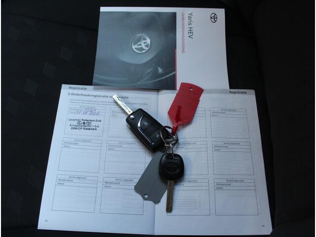 Toyota YARIS 1.5 Hybrid 115 Comfort CLIMATE | CAMERA | ADAPCRUISE | CARPLAY | DAB | LED