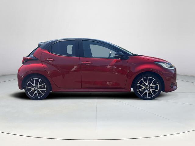 Toyota YARIS 1.5 Hybrid Executive | 17 inch LM-velgen | Carplay | Stoelverwarming | Bi-tone exterieur |