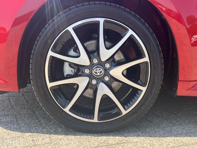 Toyota YARIS 1.5 Hybrid Executive | 17 inch LM-velgen | Carplay | Stoelverwarming | Bi-tone exterieur |