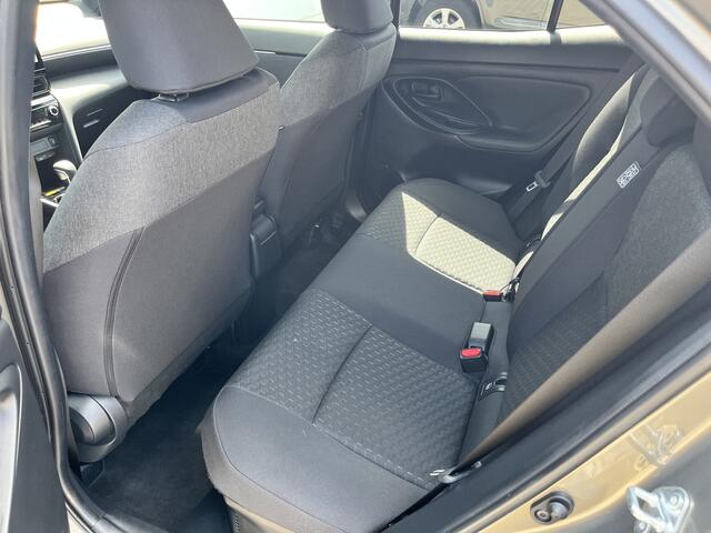 Toyota YARIS Cross 1.5 Hybrid 130PK Dynamic Stoelverwarming PDC voor en achter