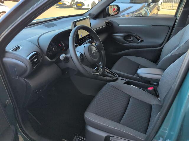 Toyota YARIS Cross 1.5 Hybrid 115 Dynamic | Oostendorp 50 jaar Editie | Actie Auto | Comfort Pack | Apple Carplay | Android Auto |