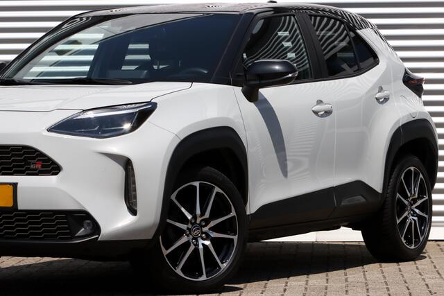 Toyota YARIS Cross 1.5 Hybrid GR Sport Ceramic Gray Metallic