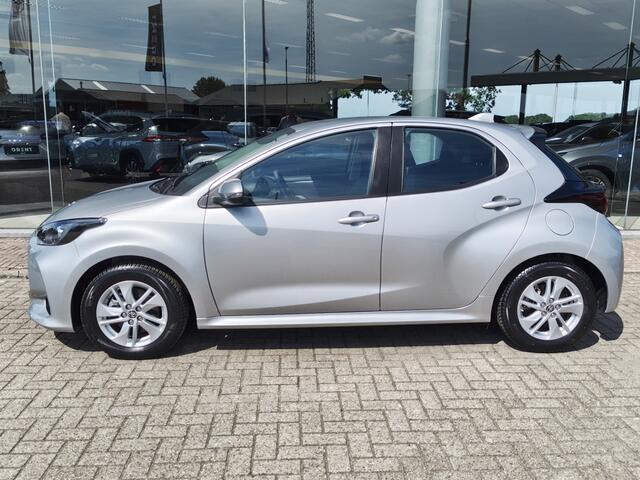 Toyota YARIS 1.5 Hybrid Active | Stoelverwarming | DAB | Lichtmetalen Velgen