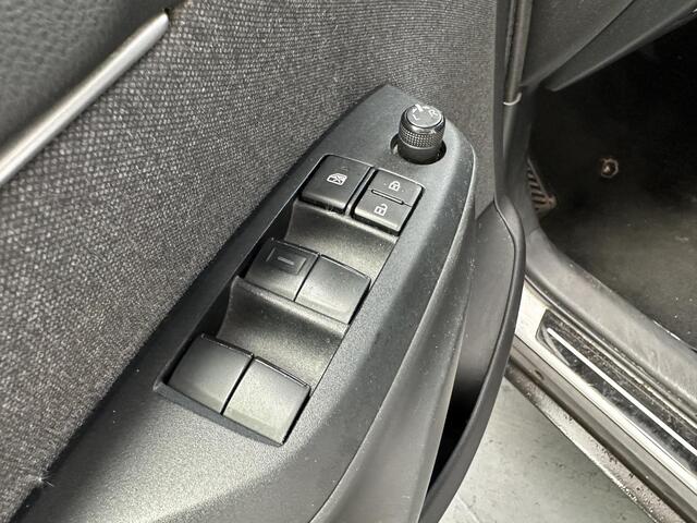 Toyota YARIS Cross 1.5 Hybrid Business Plus met trekhaak, hoge instap