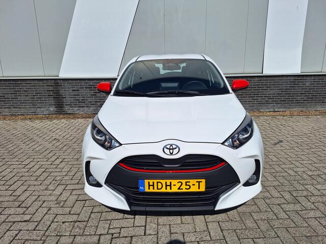 Toyota YARIS 1.5 Hybrid 115 Active Red Pack NL Auto Carplay Clima Cruise Nieuw Model