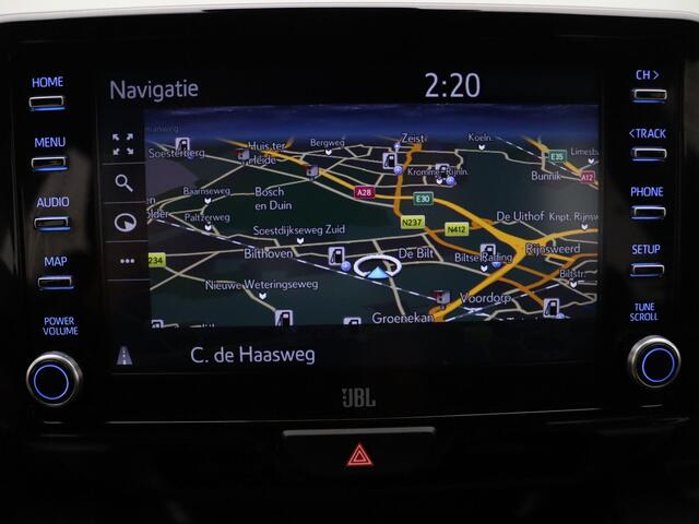 Toyota YARIS 1.5 Hybrid Executive Head-up display | JBL