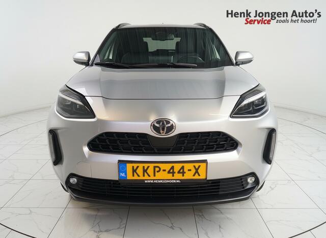 Toyota YARIS Cross 1.5 Hybrid 115 First Edition uit 2025 Rijklaar + Fabrieksgarantie Henk Jongen Auto's in Helmond, al 50 jaar service zoals 't hoort!