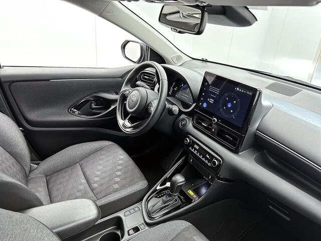 Toyota YARIS 1.5 Hybrid 115 Dynamic Comfort Pack | BTW voertuig | Dealer onderhouden | Dodehoek detectie | Stoel+stuurverwarming | Parkeersensoren voor+achter | Apple CarPlay/Android auto |