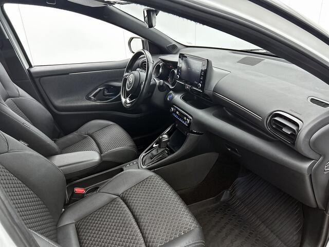 Toyota YARIS 1.5 Hybrid Executive Limited | Stoelverwarming | Parkeersensoren voor+achter | Apple CarPlay/Android auto | Cruise control Adaptive | Climate control | Achteruitrijcamera |