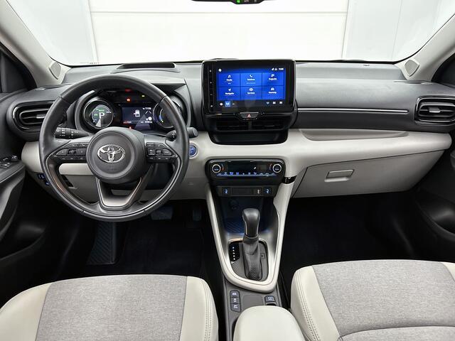 Toyota YARIS 1.5 Hybrid Executive | Lichte kleur interieur | Head-Up Display | Dodehoek detectie | Parkeersensoren Voor+Achter | Stoel+stuurverwarming | Navigatie | Apple CarPlay/Android auto | Cruise Control Adaptive |