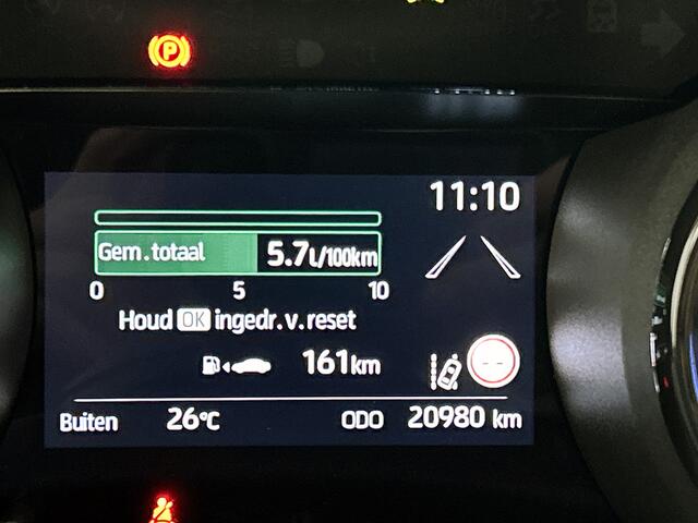 Toyota YARIS 1.5 Hybrid Executive | Lichte kleur interieur | Head-Up Display | Dodehoek detectie | Parkeersensoren Voor+Achter | Stoel+stuurverwarming | Navigatie | Apple CarPlay/Android auto | Cruise Control Adaptive |
