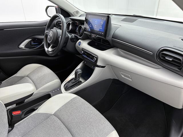 Toyota YARIS 1.5 Hybrid Executive | Lichte kleur interieur | Head-Up Display | Dodehoek detectie | Parkeersensoren Voor+Achter | Stoel+stuurverwarming | Navigatie | Apple CarPlay/Android auto | Cruise Control Adaptive |