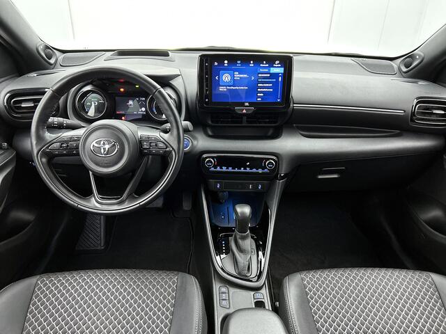 Toyota YARIS 1.5 Hybrid Executive + | JBL | Head-Up Display | Dodehoek detectie | Stoel+stuurverwarming | Parkeersensoren voor+achter | Draadloze telefoonlader | Navigatie | Apple CarPlay/Android Auto |