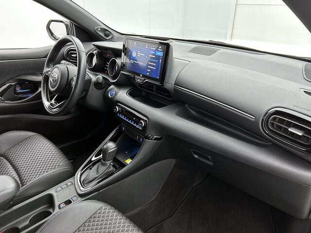 Toyota YARIS 1.5 Hybrid Executive + | JBL | Head-Up Display | Dodehoek detectie | Stoel+stuurverwarming | Parkeersensoren voor+achter | Draadloze telefoonlader | Navigatie | Apple CarPlay/Android Auto |