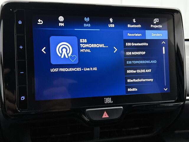 Toyota YARIS 1.5 Hybrid Executive + | JBL | Head-Up Display | Dodehoek detectie | Stoel+stuurverwarming | Parkeersensoren voor+achter | Draadloze telefoonlader | Navigatie | Apple CarPlay/Android Auto |